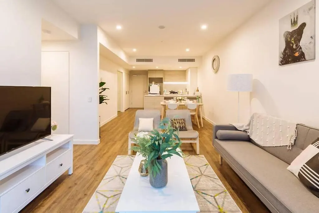 Modern Style River View 2 Bedroom Apartment With Parking ブリスベン