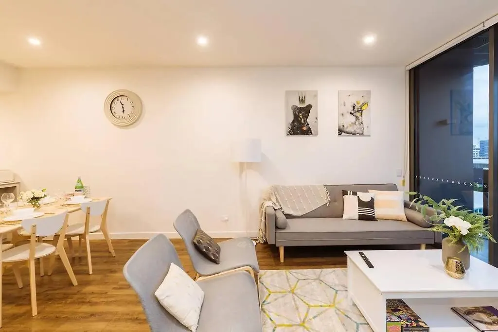 Modern Style River View 2 Bedroom Apartment With Parking ブリスベン